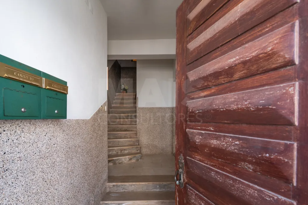 Prédio em propriedade total, localizado numa zona central da Lourinhã,