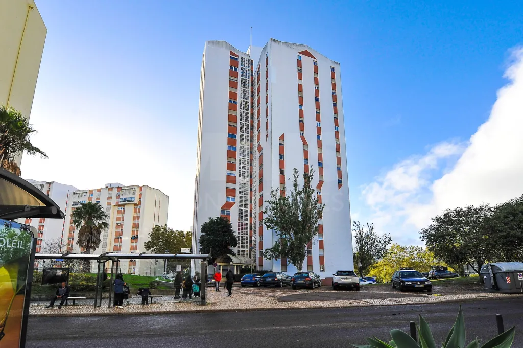 Apartamento T2 em Santo António dos Cavaleiros