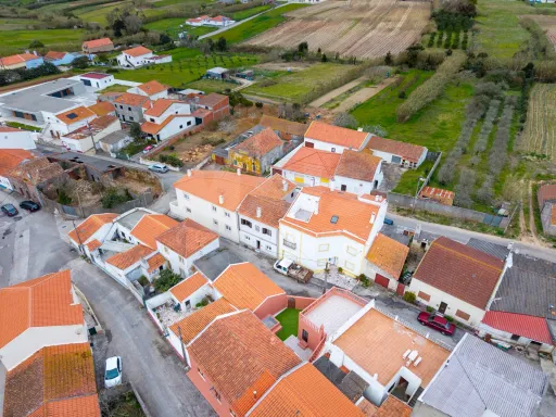 Andar de Moradia T2 Totalmente Remodelado a menos de 10 Minutos das Praias de Peniche