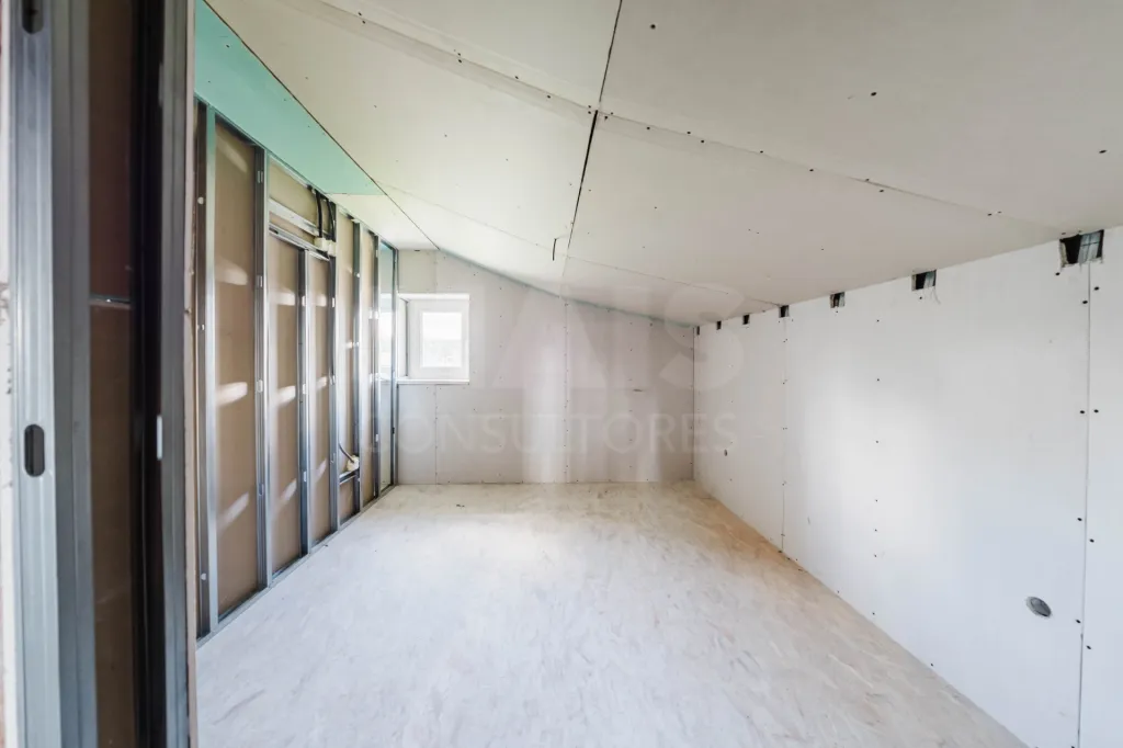 Moradia para remodelar em terreno com 1.809m2