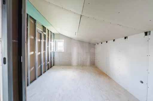 Moradia para remodelar em terreno com 1.809m2