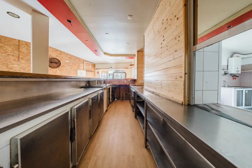 Café, Bar, Restaurant with 2 rooms and terrace, 50m from the beach!