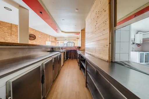 Café, Bar, Restaurante com 2 Salas e esplanada, a 50m da Praia!