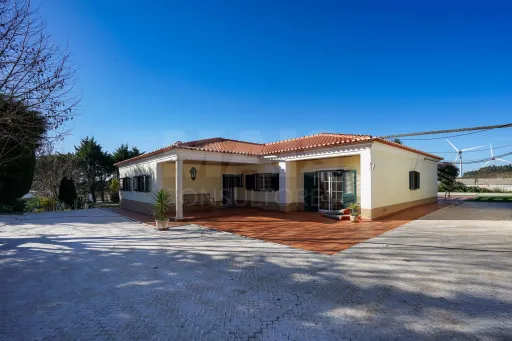Quinta com moradia térrea em Torres Vedras