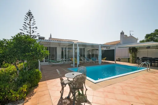 Villa with pool and land in Caminho do Poço in Albufeira