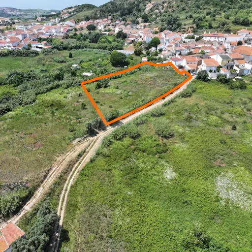 Terreno p/ Construção c/ 2.299m2 & Proj. Aprovado p/ Moradia T3 Térrea!