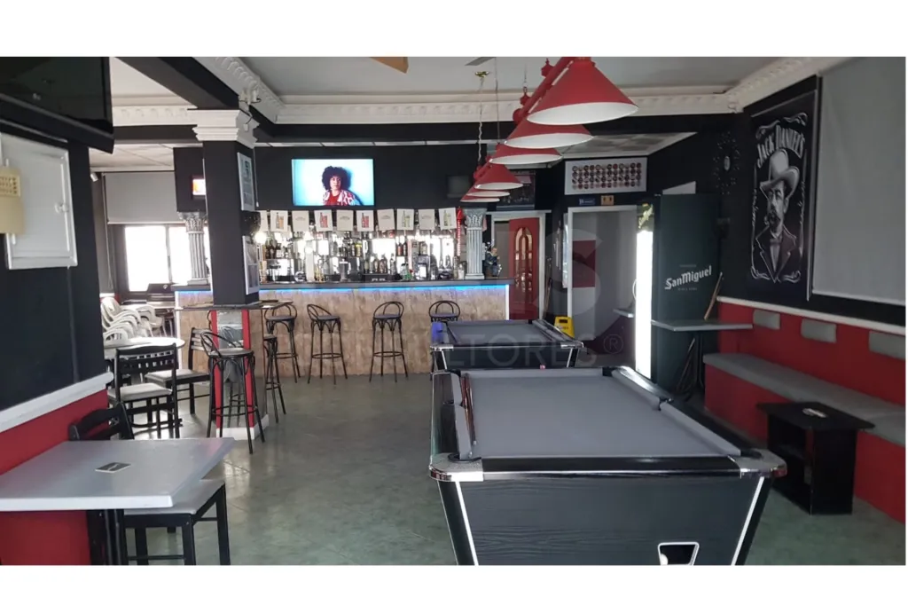 Snack bar com salão de jogos na Oura