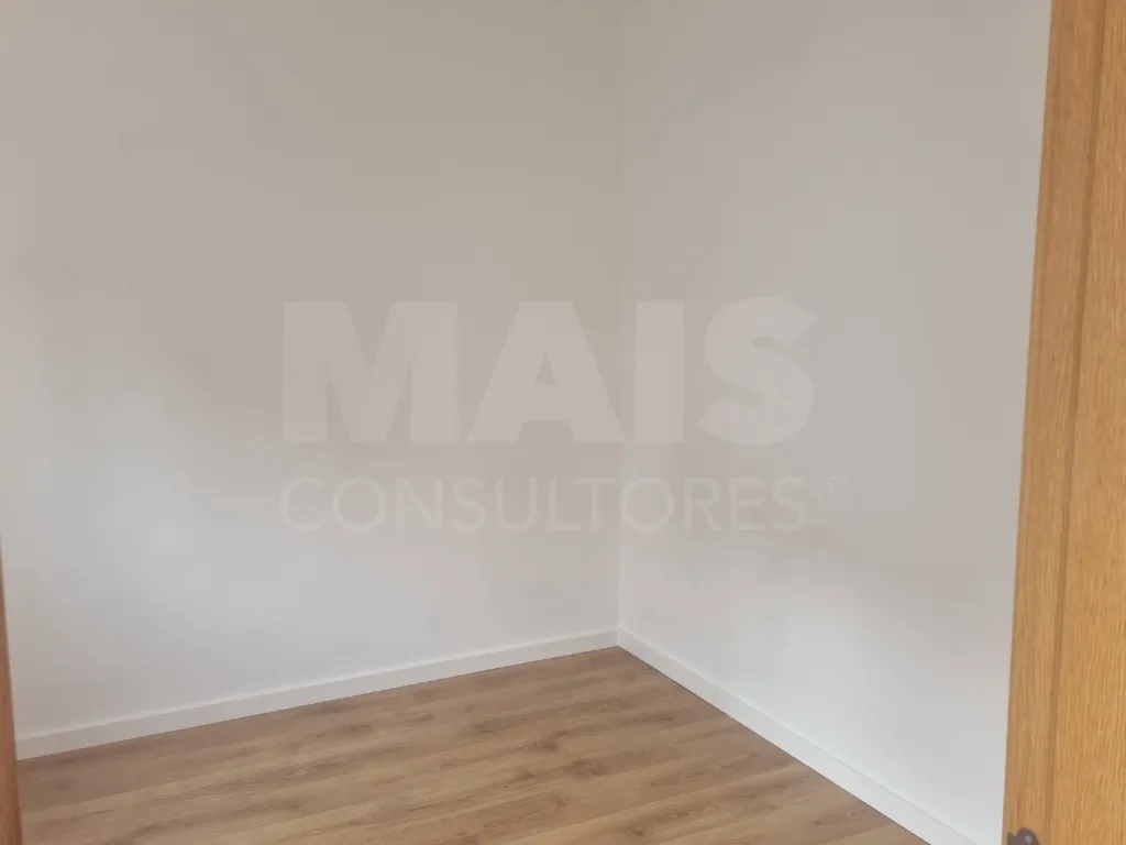 Prédio em propriedade total de r/c e 1º andar, susc. de utilização independente, em  ALFERRAREDE | ABRANTES