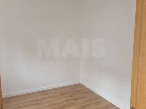 Prédio em propriedade total de r/c e 1º andar, susc. de utilização independente, em  ALFERRAREDE | ABRANTES