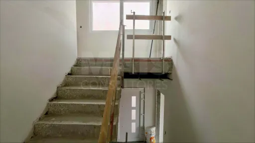 Moradia T4 c/ 1 Master Suite + 2 Suites, Jardim & Parqueamento !