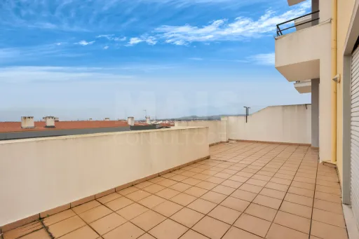 Apartamento T2  com Terraço, Garagem fechada e Arrecadação no Entroncamento