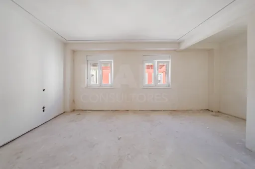 Moradia totalmente remodelada no coração de Peniche!