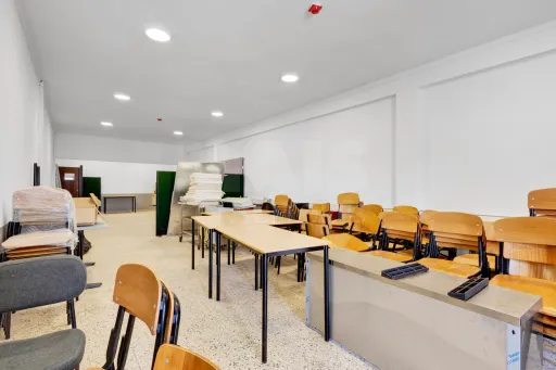Prédio com projeto aprovado para 8 apartamentos em Peniche