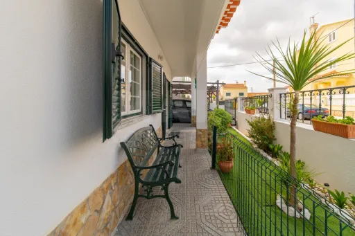 Moradia T3+1 com Garagem no Carregado