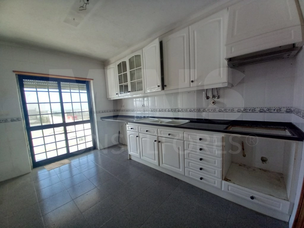 Moradia de 5 Assoalhadas em Ribamar C/ lote de 300m2 e Sótão amplo