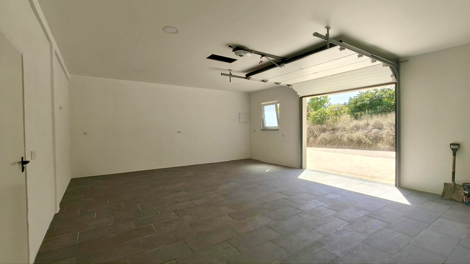 Single-Story 2-Bedroom + 1 House with Pool, Outbuilding, and 3,476 m² Lot | Comfort, Privacy, and Quality of Life