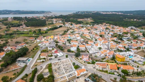 Moradia T3 de Requinte e Qualidade com Terreno no Nadadouro