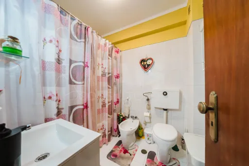Spacious 3-Bedroom Apartment in Downtown Lourinhã with a Balcony and Terraces