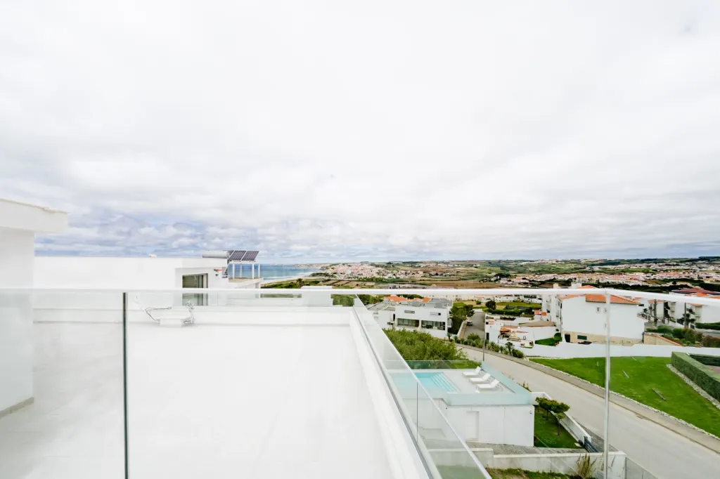Moradia T3 Nova C/ Vista Mar, Piscina e Garagem, Areia Branca, Lourinhã