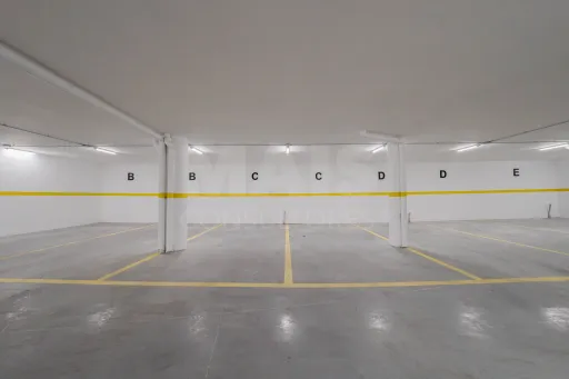 Apartamento T2 com 2 lugares de garagem