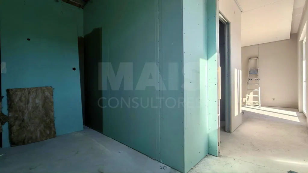 Moradia Térrea T4 com Suite Master, Piscina de Água Salgada, Garagem e Acabamentos Premium !