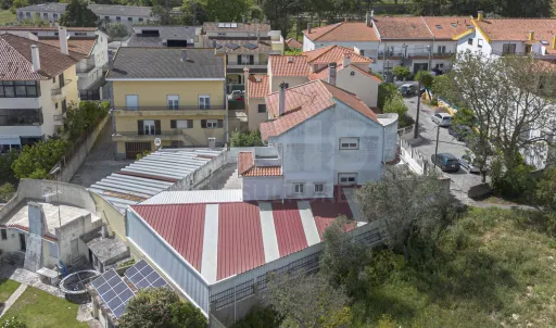 Moradia T5, com garagem e espaço exterior, Caneças