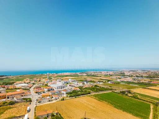 Exclusiva Moradia T4 Moderna com Conforto e Elegância Perto das Praias de Peniche