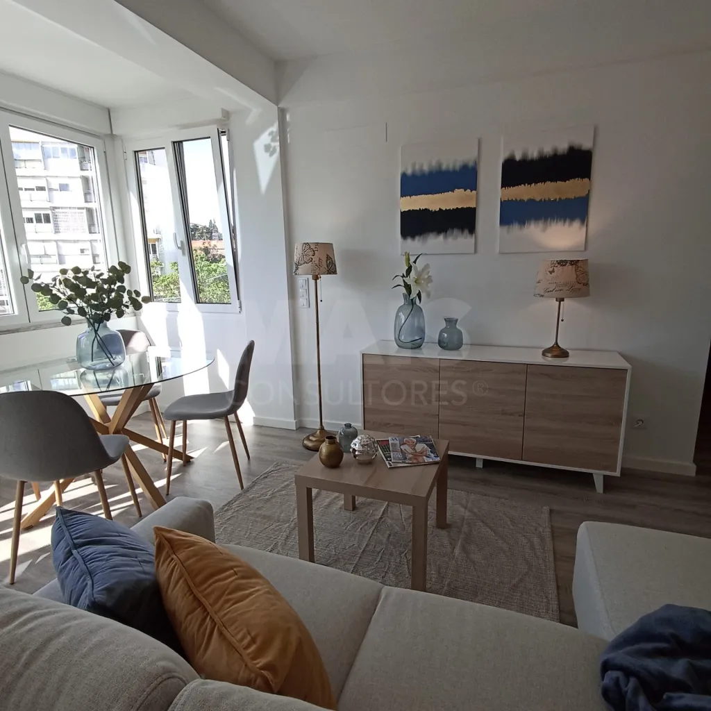 Apartamento T3 Lisboa Benfica com Varanda