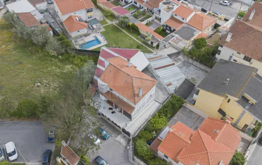 Moradia T5, com garagem e espaço exterior, Caneças