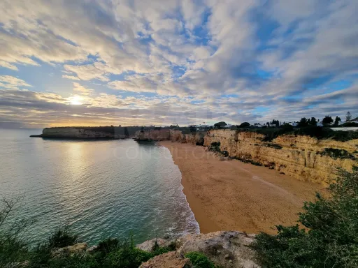 Apartamento T2 em Porches perto das praias