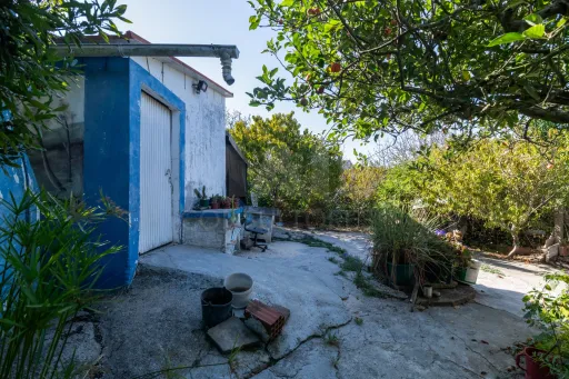 Duas Moradias com Terreno de 1.480 m² no centro da Lourinhã