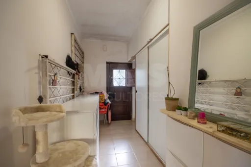 Prédio Multifamiliar em Alcabideche: Excelente Oportunidade de Investimento Próximo às Praias de Cascais