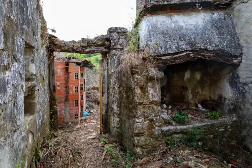 Moradia em Ruína p/ Restauro Bonvizinho