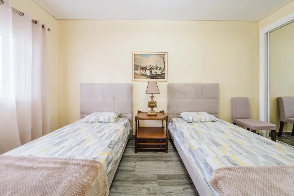 Apartamento recente com piscina e excelente exposição solar junto à praia do Baleal