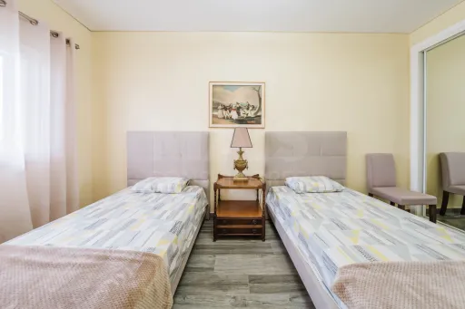 Apartamento recente com piscina e excelente exposição solar junto à praia do Baleal