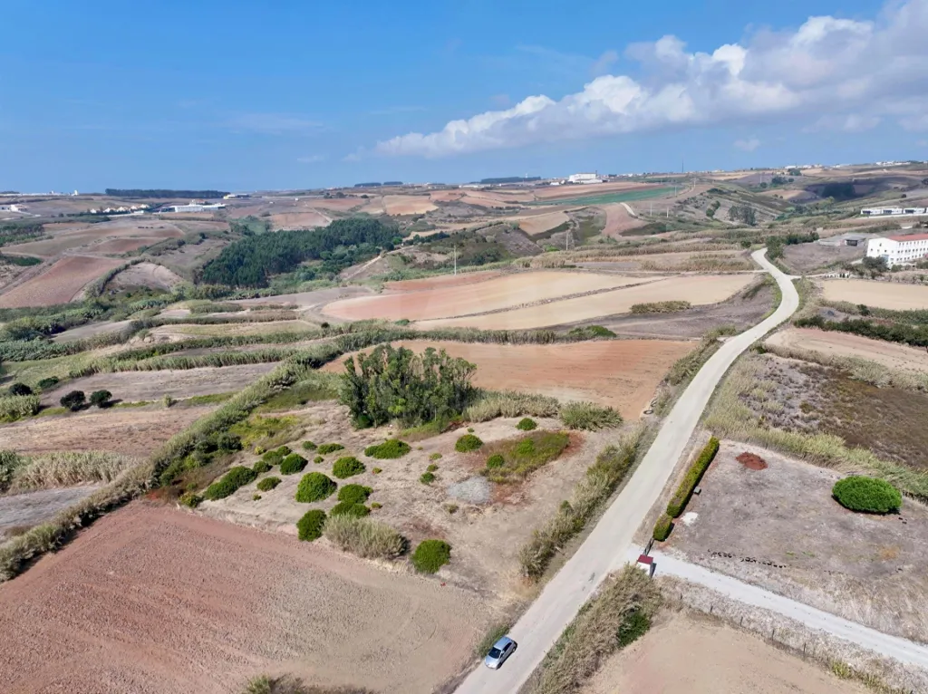 Terreno rústico com 5.840 m² a 3 km da Praia da Areia Branca