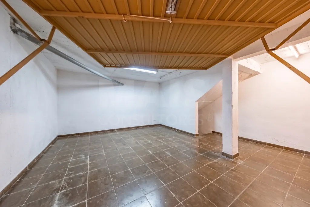 Apartamento T3 Renovado com Garagem Box – Cidade Nova, Caldas da Rainha
