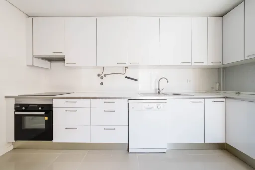 Apartamento T2 Semi-Novo | Terraço | Garagem | Bombarral