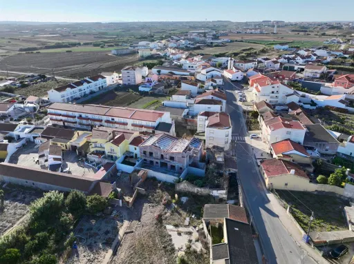 Apartamento T2 com Varanda & Parqueamento Privado, a 1 km da Praia da Consolação | Atouguia da Baleia – Peniche