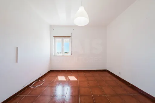 T2 Renovado com Varanda e Vista Mar em Peniche