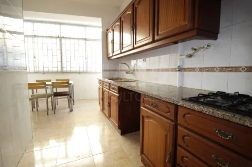 Apartamento T2  c/ duas frentes