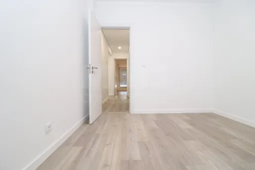Fully Renovated 3-Bedroom Ground-Floor Apartment with Patio in Samora Correia