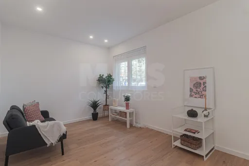 Unique Opportunity - Renovated T2 in Praça São João Batista