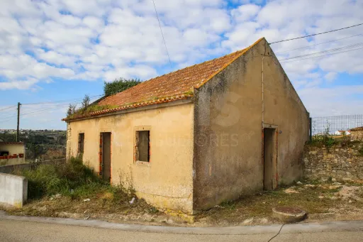 Moradia T1 na Gavinheira p/ Remodelar