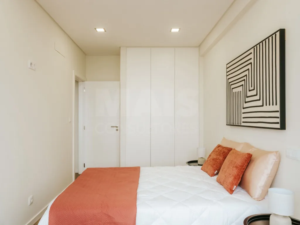 T3 Remodelado em Benfica | Varanda | Home Staging Incluído