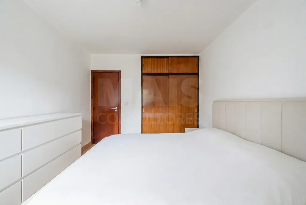 Apartamento T3 - Santo António dos Cavaleiros - Zona do Hospital Beatriz Ângelo