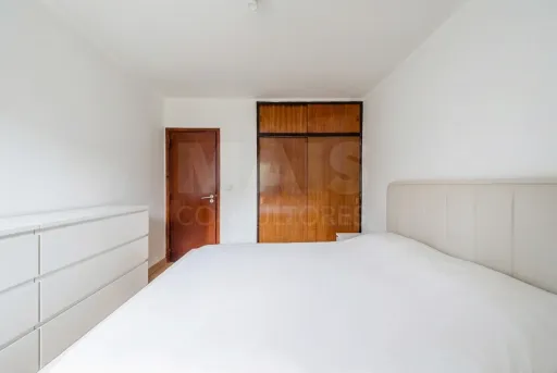 Apartamento T3 - Santo António dos Cavaleiros - Zona do Hospital Beatriz Ângelo