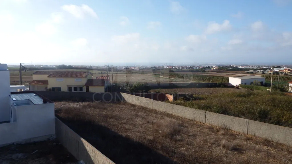 Moradia T3+1 junto praias | Garagem + logradouro privado | Terraço panorâmico sobre o mar