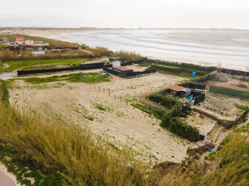 Terreno de 1980 m2 ao lado da praia.