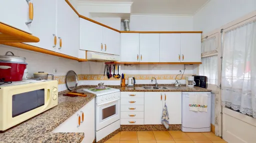 Apartamento T3 em Benfica – Elevador, Luz Natural e Localização Central